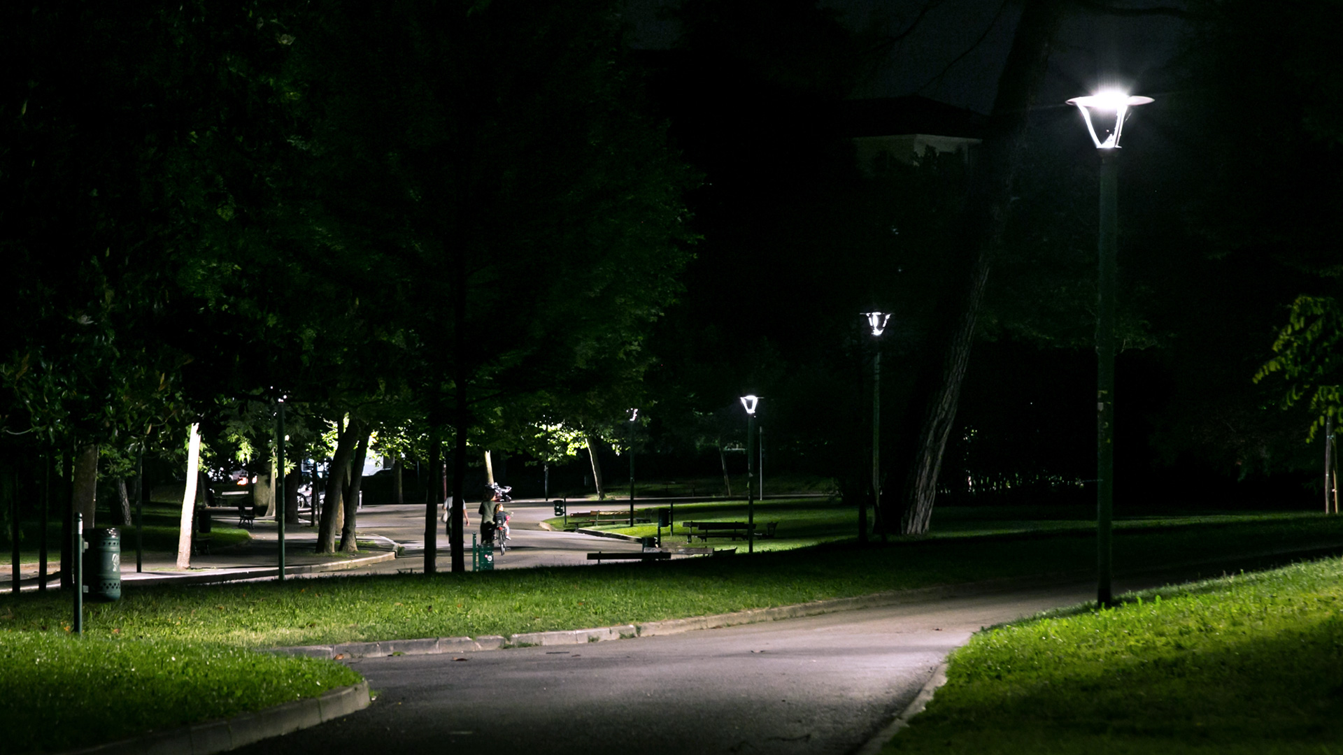 ILLUMINAZIONE LED PARCHI